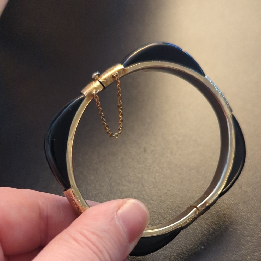 Vintage 1960s Black Onyx and Gold Toned Hinged Bangle